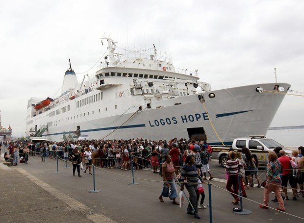 CHEGOU A ANGOLA A MAIOR FEIRA DE LIVROS FLUTUANTE DO MUNDO